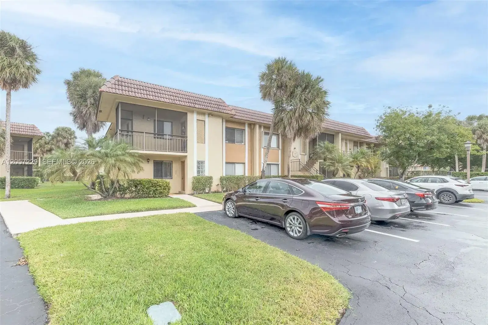 2 bedroom 2 bath Residential for sale at 325 Lakeview Dr # 102, Weston FL 33326