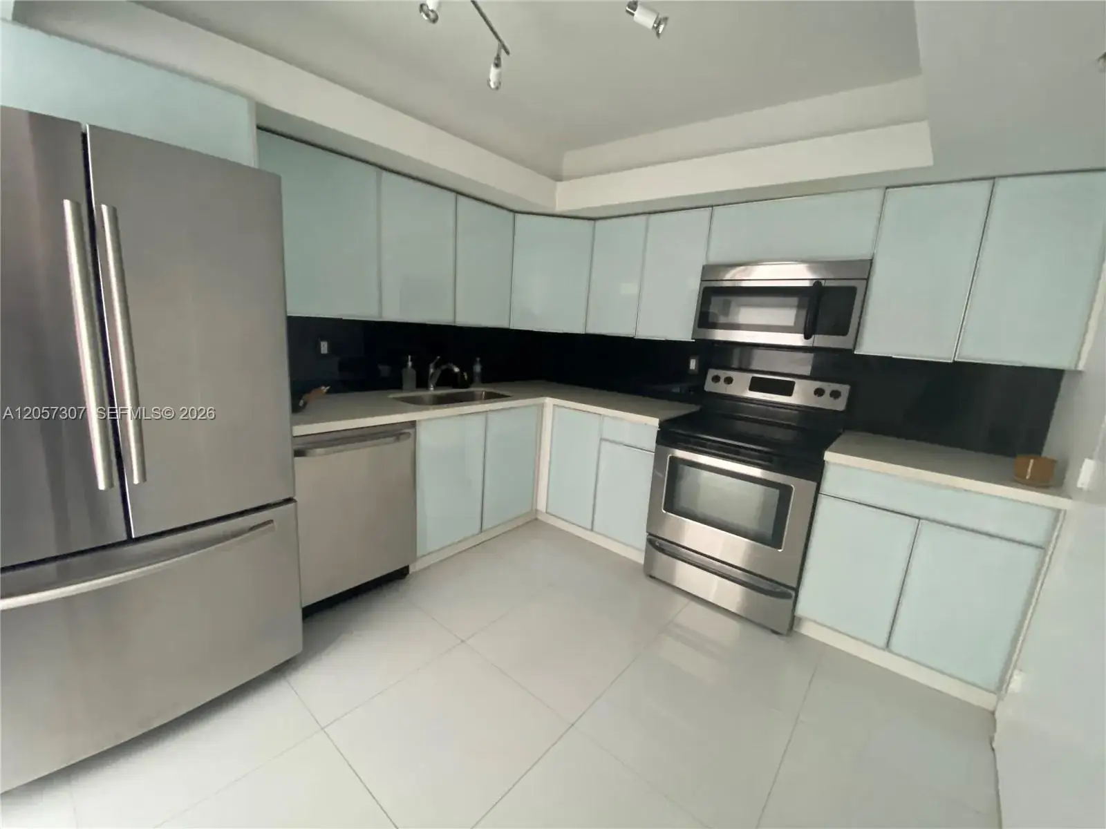 2 bedroom 2 bath Residential Lease for rent at 2780 NE 183rd St # 909, Aventura FL 33160