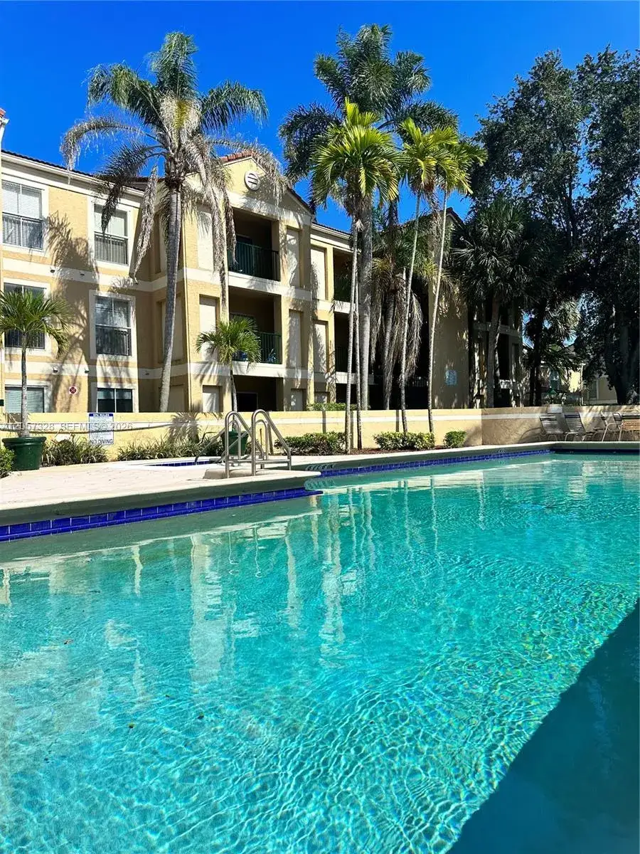 2 bedroom 1 bath Residential for sale at 833 Riverside Dr # 831, Coral Springs FL 33071