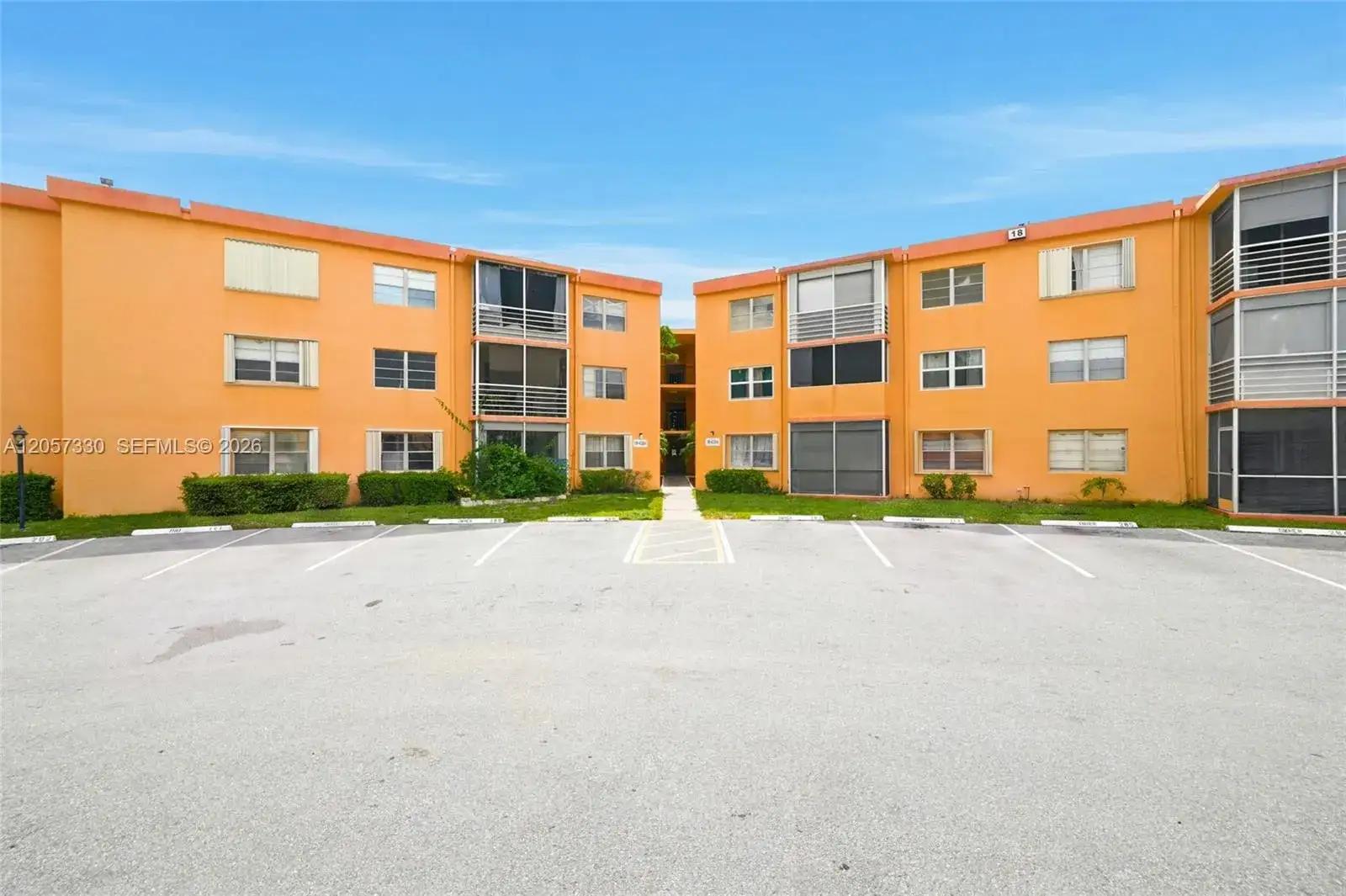 2 bedroom 2 bath Residential Lease for rent at 4384 NW 9th Ave # 1D, Deerfield Beach FL 33064