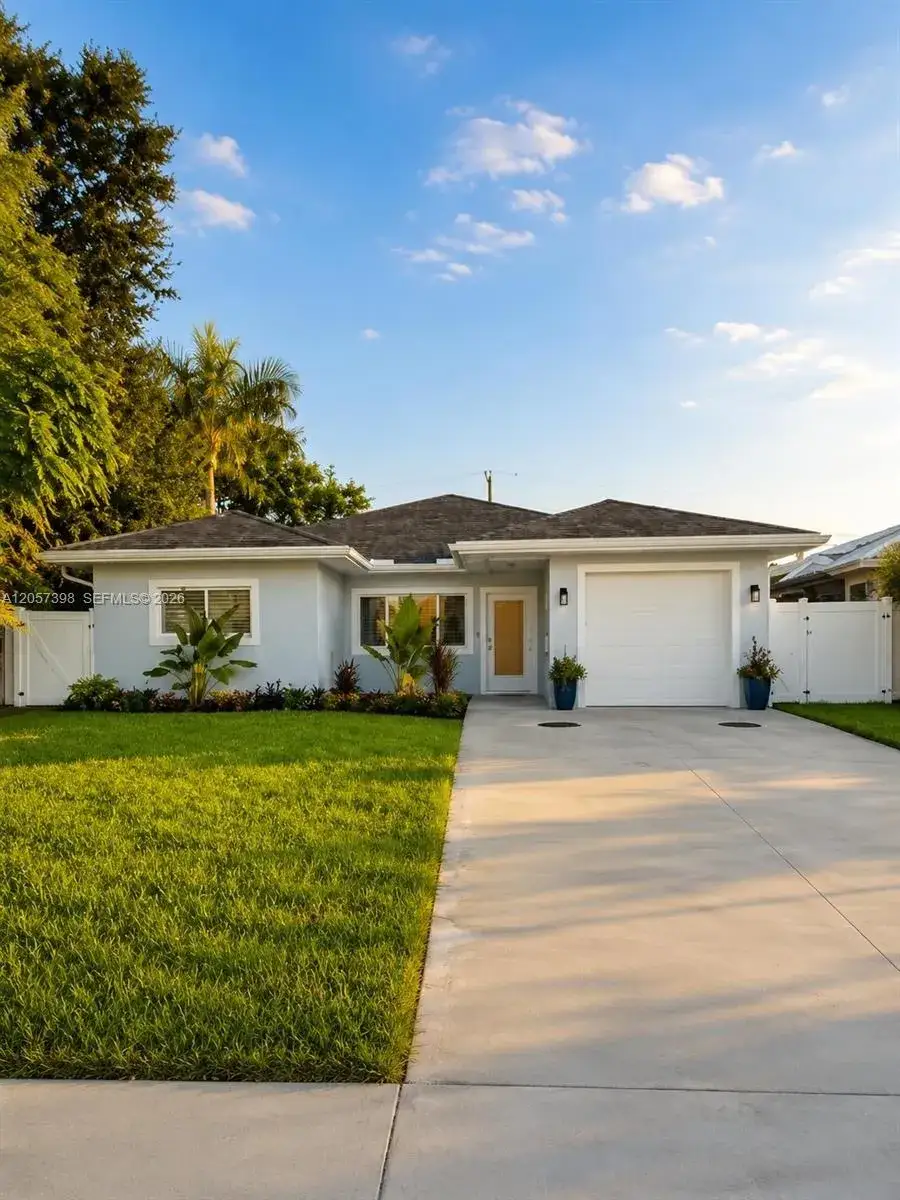 3 bedroom 2 bath Residential Lease for rent at 6958 Park St, Hollywood FL 33024