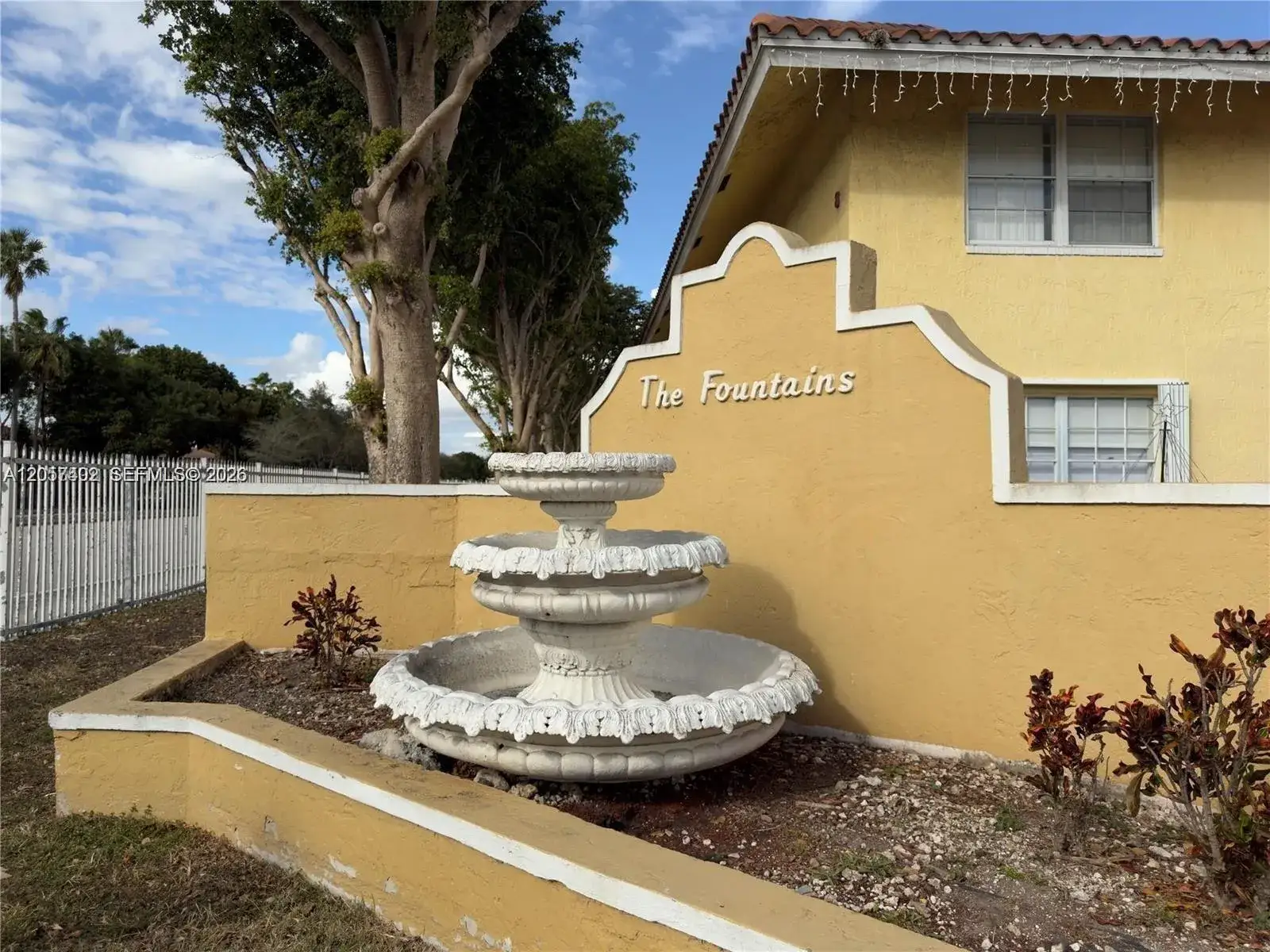 1 bedroom 2 bath Residential Lease for rent at 15635 SW 74 CIR # 5, Miami FL 33193