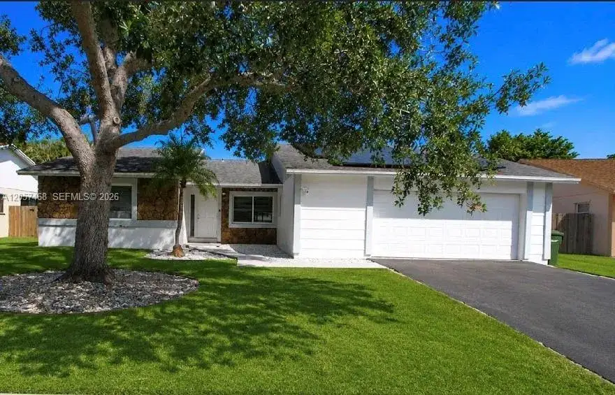 3 bedroom 2 bath Residential for sale at 1661 N Goldeneye Ln, Homestead FL 33035
