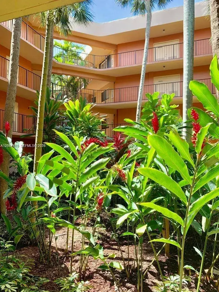 3 bedroom 2 bath Residential Lease for rent at 8520 SW 133rd Ave Rd # 213, Miami FL 33183