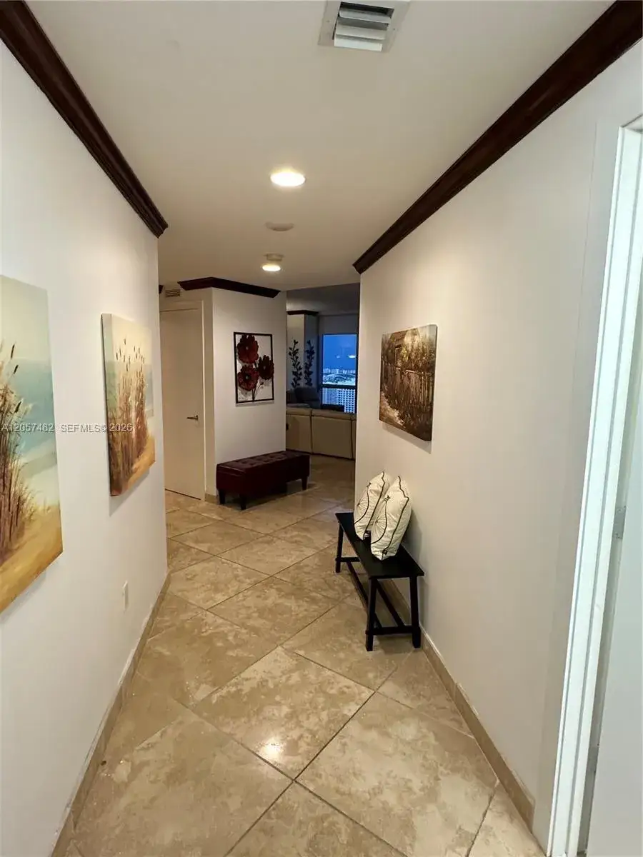 2 bedroom 2 bath Residential Lease for rent at 1060 E BRICKELL AV # 3001, Miami FL 33131