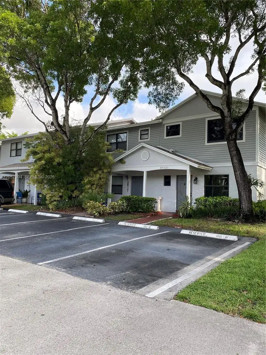 2 bedroom 2 bath Residential for sale at 10537 NW 8th St, Pembroke Pines FL 33026