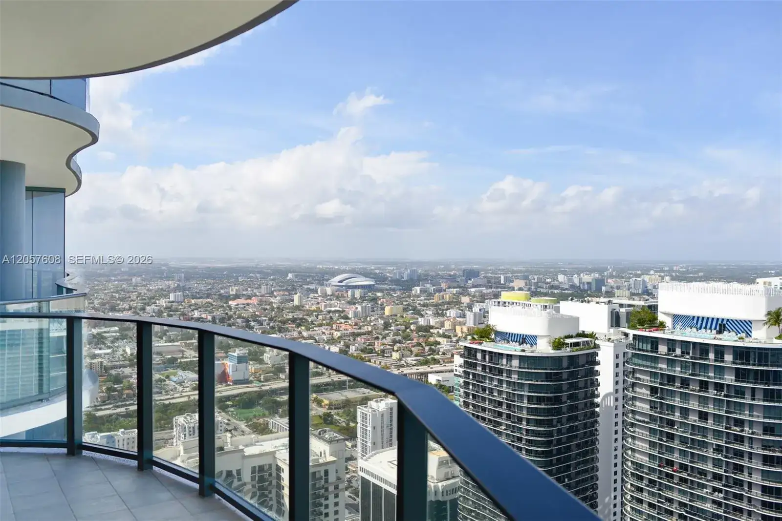 3 bedroom 3 bath Residential Lease for rent at 1000 Brickell Plaza, Miami FL 33131