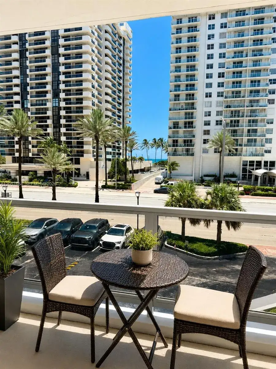 2 bedroom 2 bath Residential for sale at 5700 Collins Ave # 3C, Miami Beach FL 33140