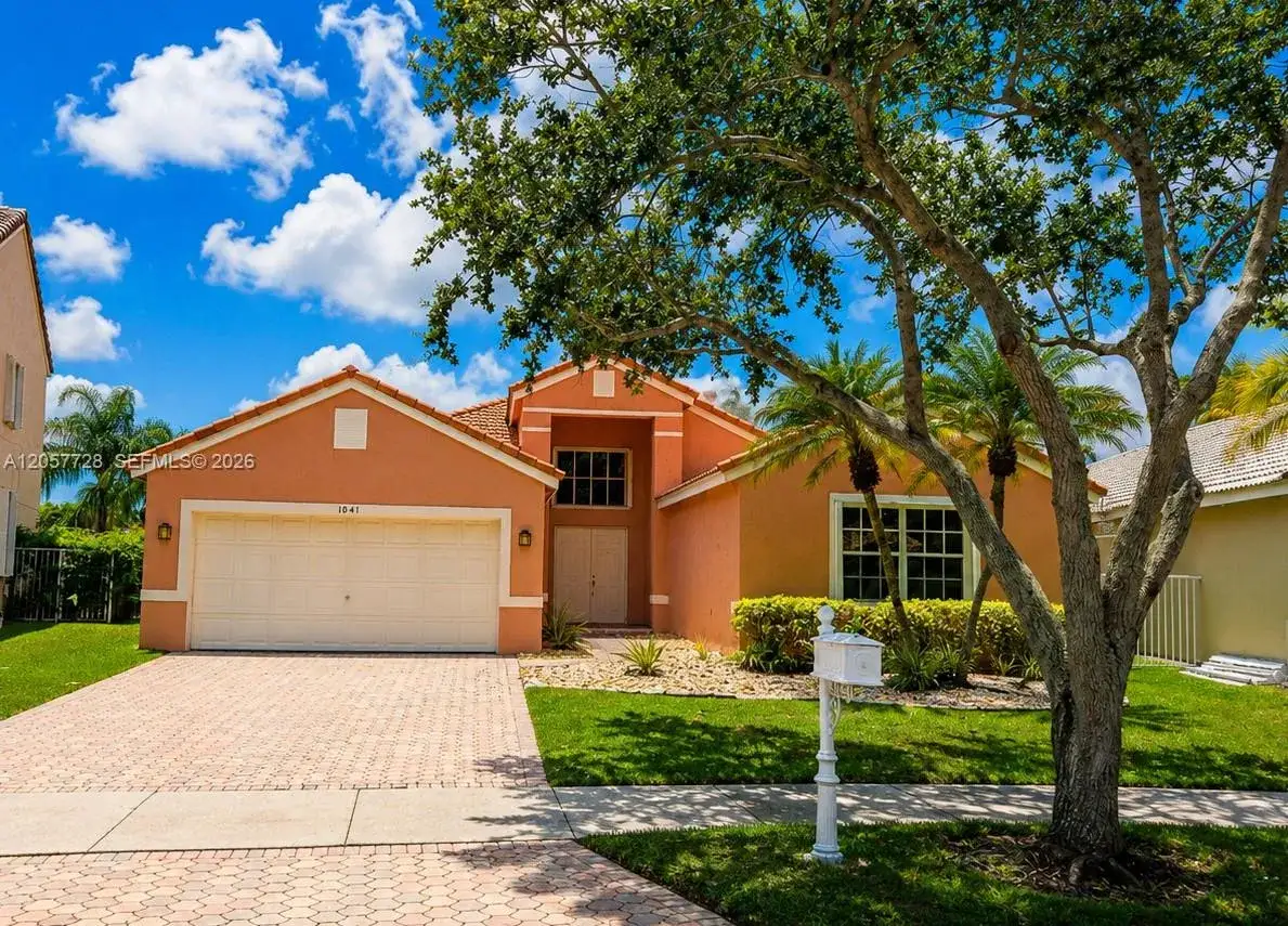 4 bedroom 2 bath Residential Lease for rent at 1041 Cedar Falls Dr, Weston FL 33327
