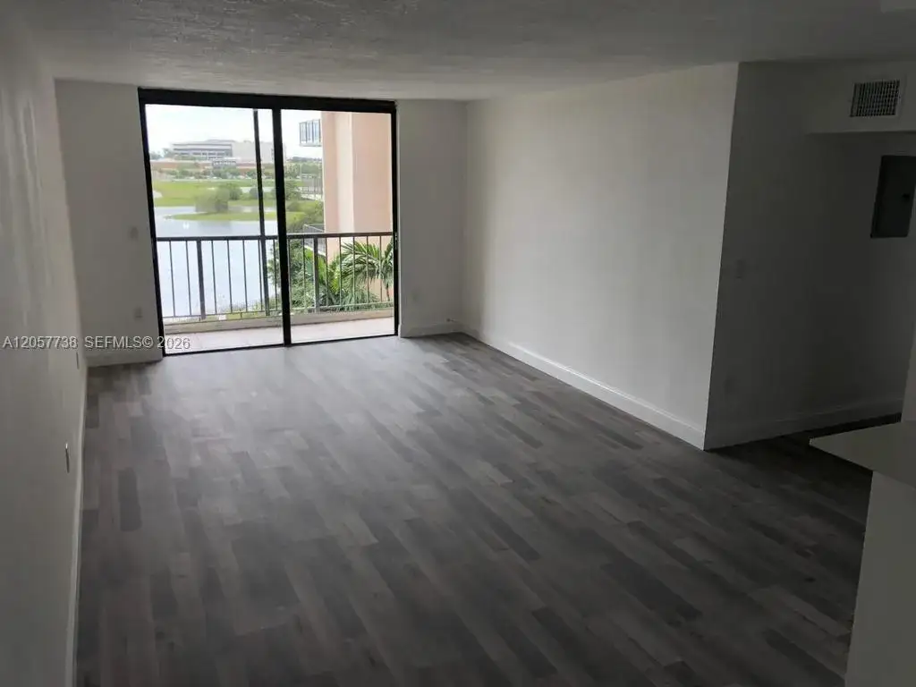 9682 Fontainebleau Blvd # 507, Miami FL 33172