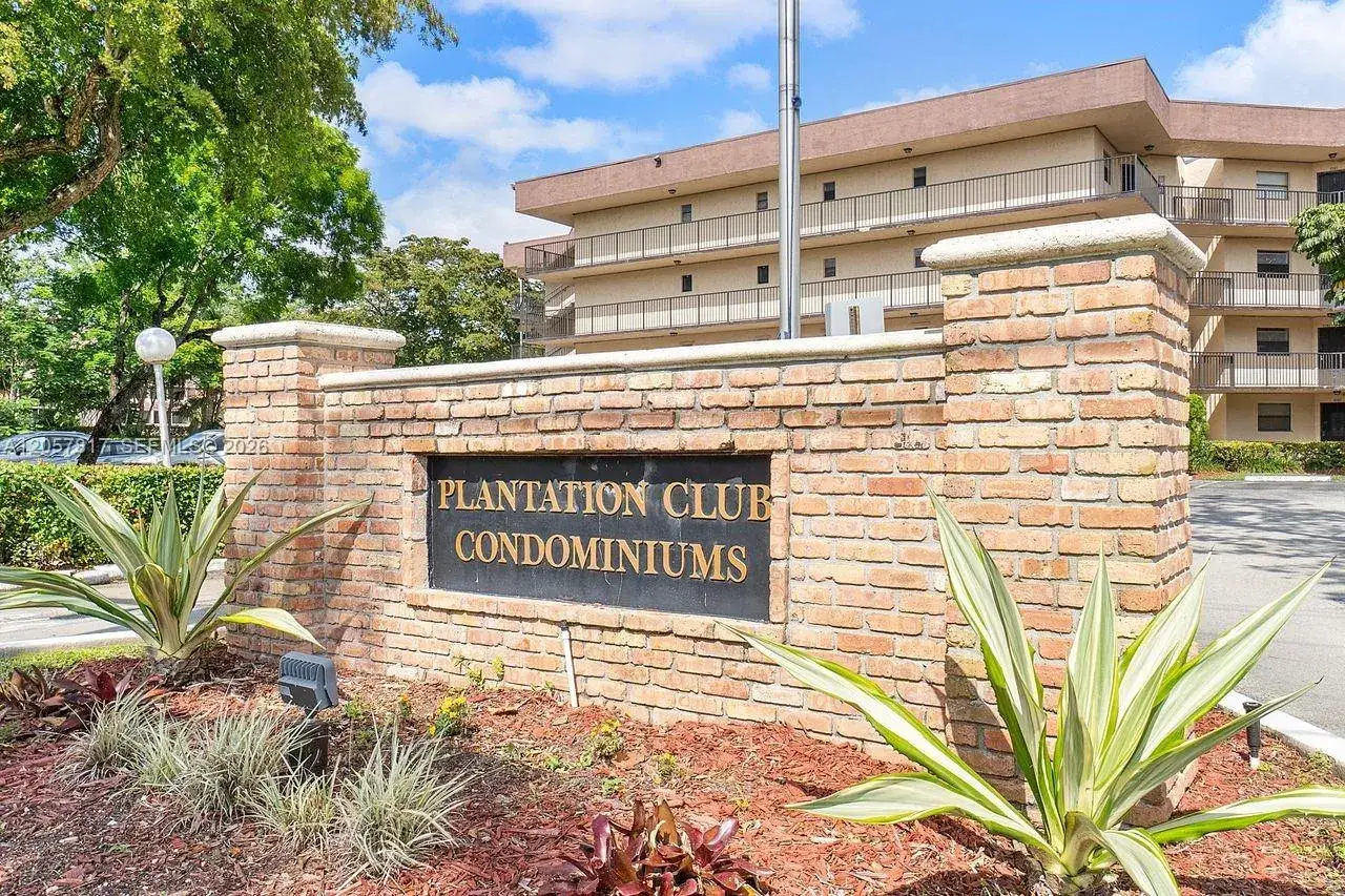 2 bedroom 2 bath Residential for sale at 6655 W Broward Blvd # 200, Plantation FL 33317