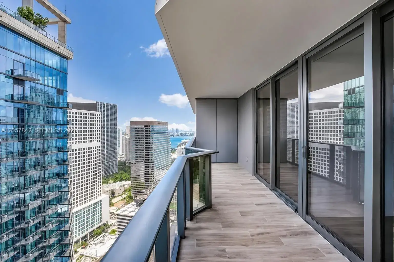 1 bedroom 2 bath Residential Lease for rent at 801 S Miami Ave # 3906, Miami FL 33130