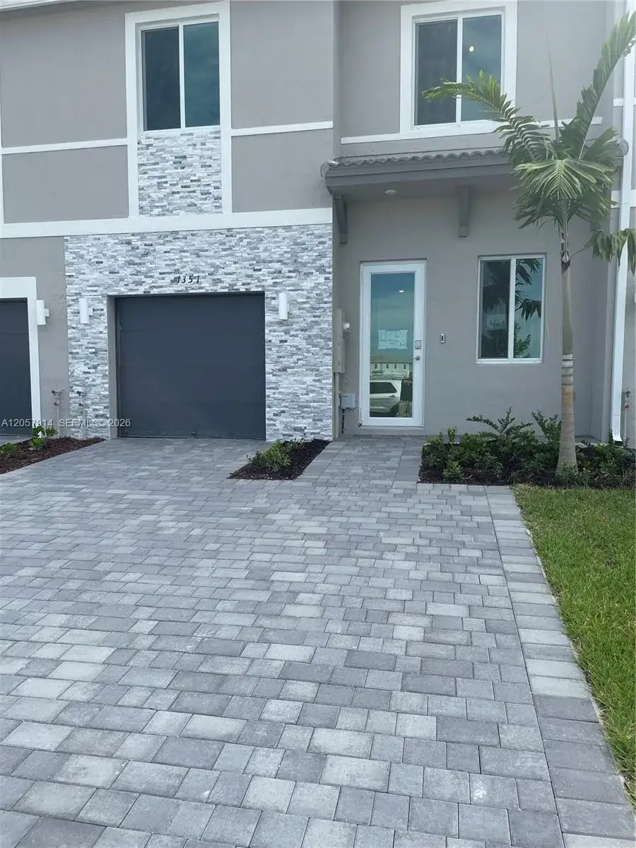 3 bedroom 3 bath Residential for sale at 1351 SE 7th Ter, Homestead FL 33034