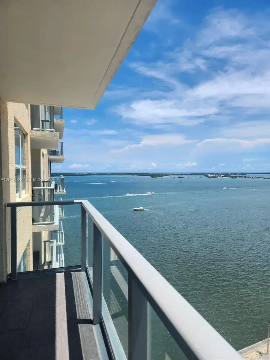 1 bedroom 1 bath Residential Lease for rent at 1155 Brickell Bay Dr # 1807, Miami FL 33131