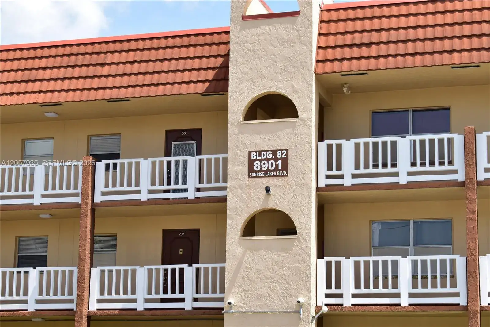 2 bedroom 2 bath Residential for sale at 8901 Sunrise Lakes Blvd # 211, Sunrise FL 33322