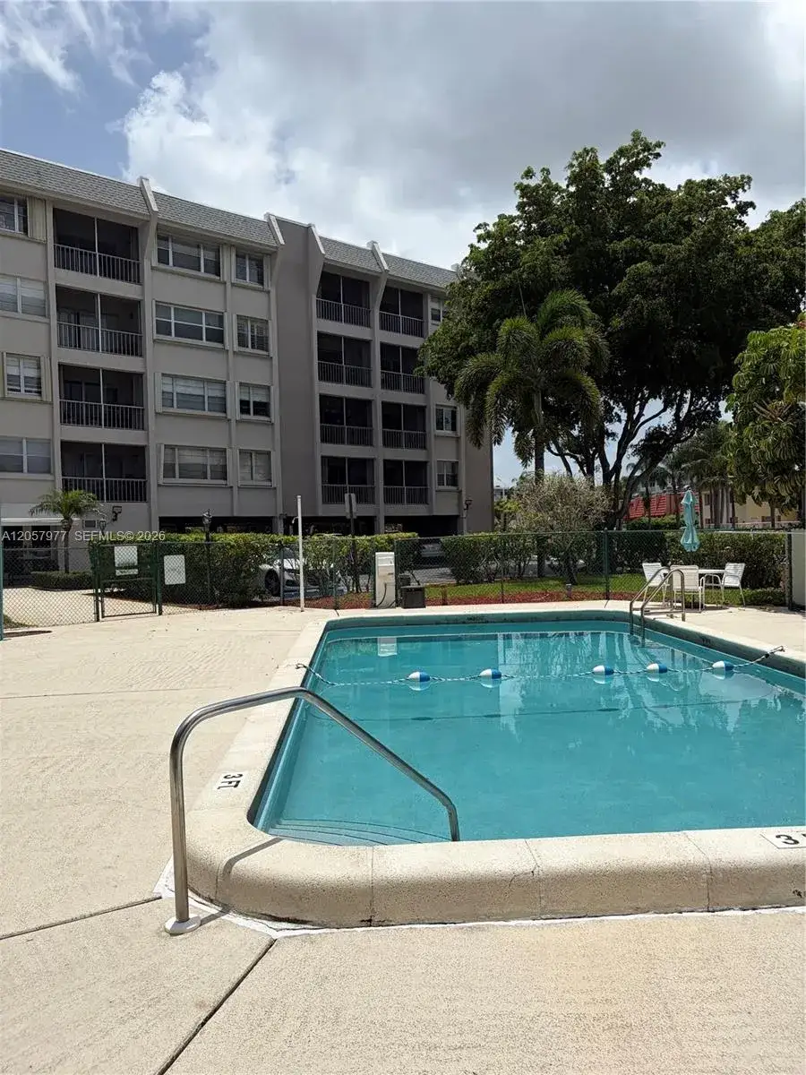 2 bedroom 1 bath Residential for sale at 505 Spencer Dr # 315, West Palm Beach FL 33409