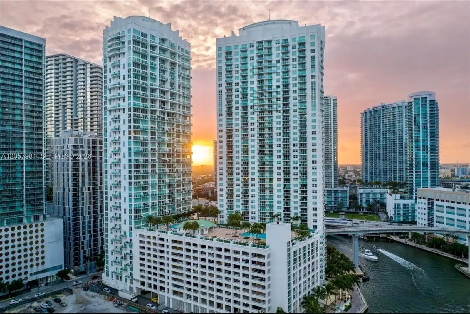 2 bedroom 2 bath Residential Lease for rent at 41 SE 5th St # 2407, Miami FL 33131
