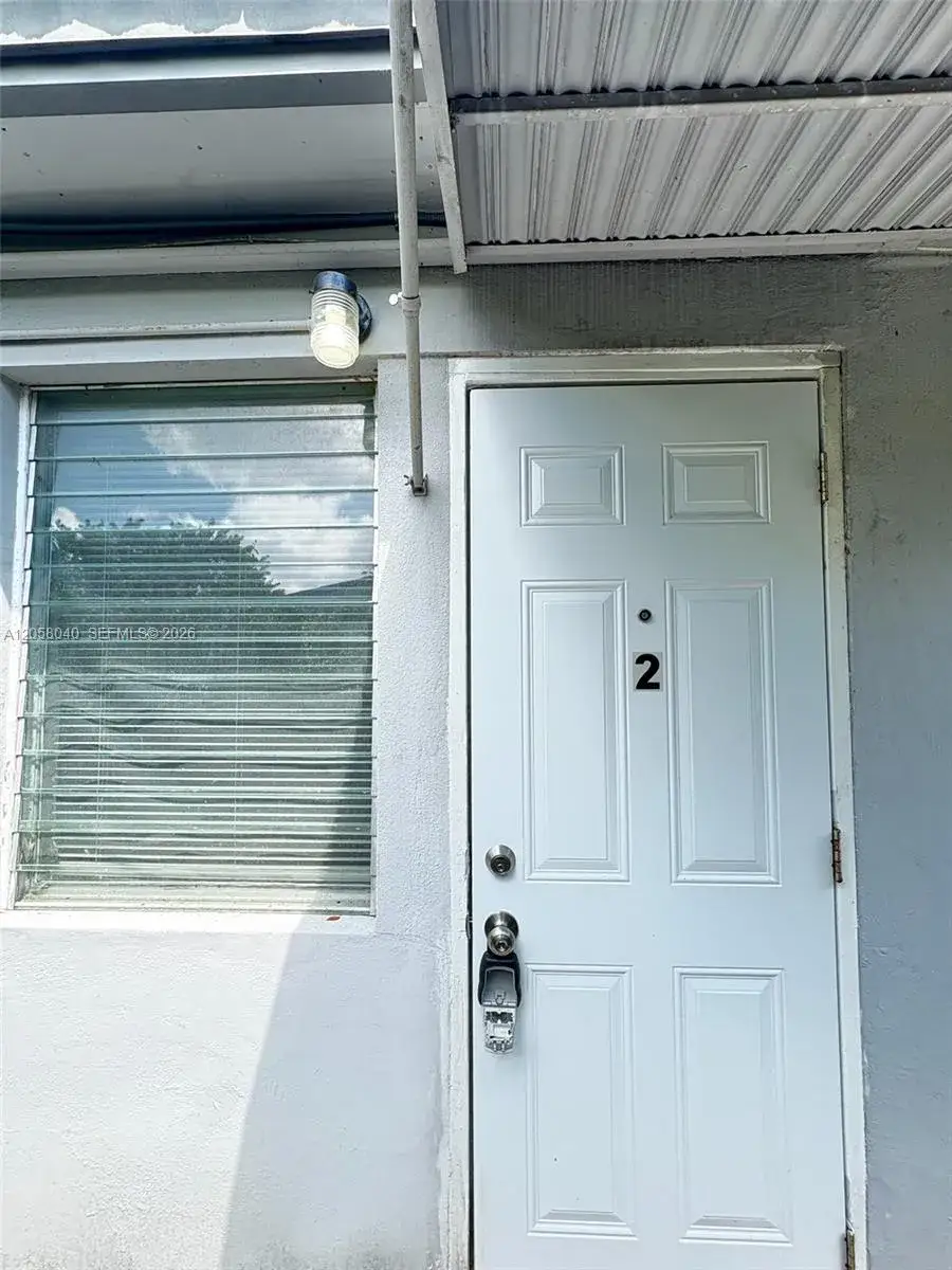 1 bedroom 1 bath Residential Lease for rent at 1919 Thomas St # 2, Hollywood FL 33020