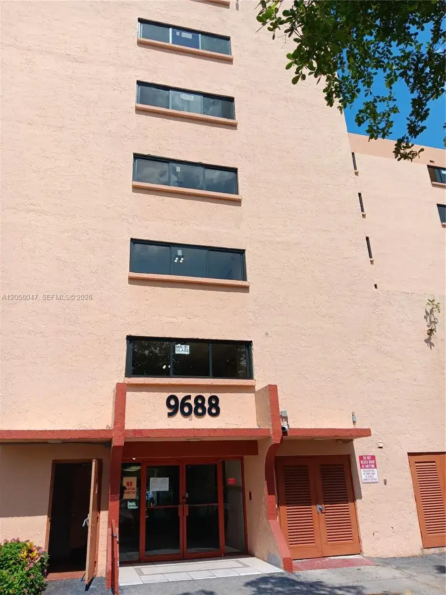 1 bedroom 1 bath Residential for sale at 9688 Fontainebleau Blvd # 502, Miami FL 33172