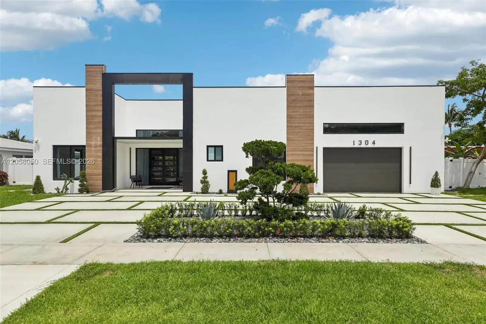 3 bedroom 3 bath Residential for sale at 1304 SE 10th Ter, Deerfield Beach FL 33441