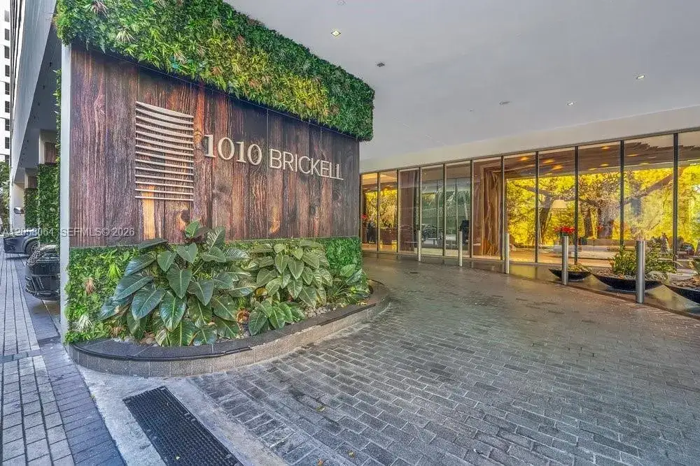 1 bath Residential Lease for rent at 1010 Brickell Ave # 1810, Miami FL 33131