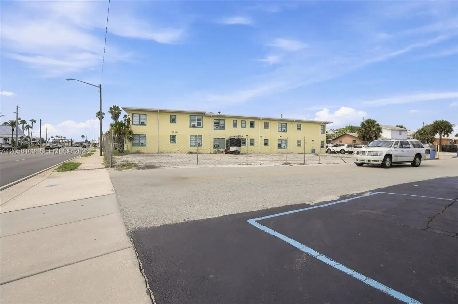Commercial Sale for sale at 922 S Atlantic, Daytona FL 32118