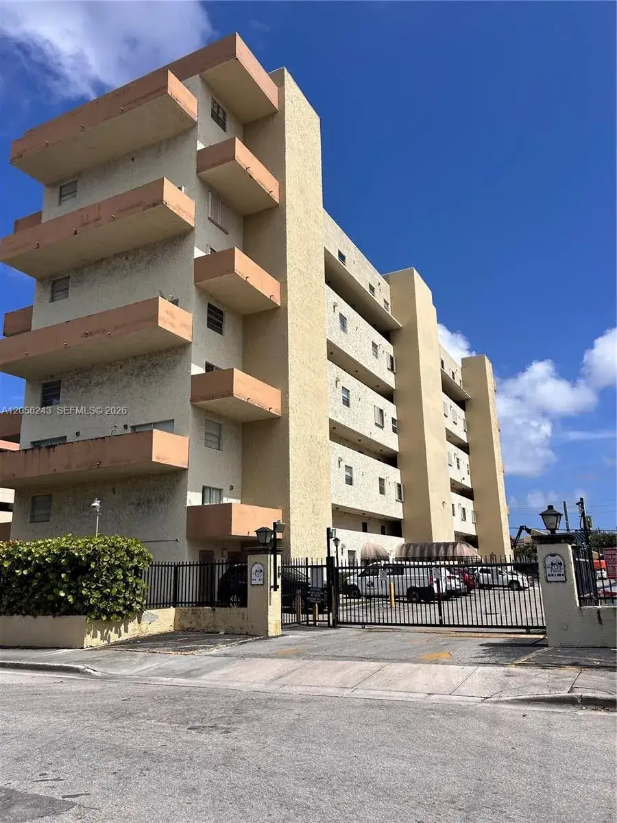 1 bedroom 1 bath Residential Lease for rent at 300 NW 42nd Ave # 109, Miami FL 33126