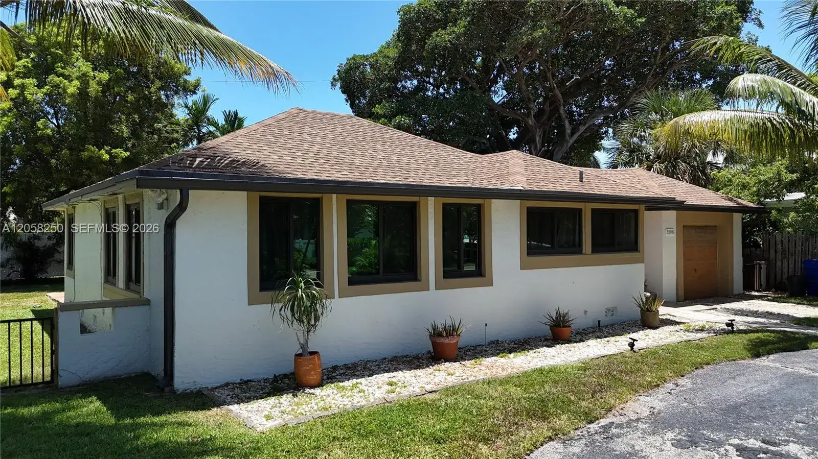 3 bedroom 2 bath Residential Lease for rent at 3208 Beacon St, Pompano Beach FL 33062