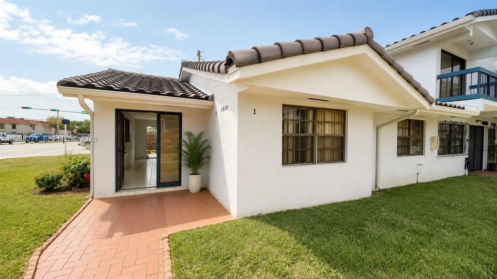3 bedroom 2 bath Residential Lease for rent at 10900 NW 7th St # 101, Miami FL 33172