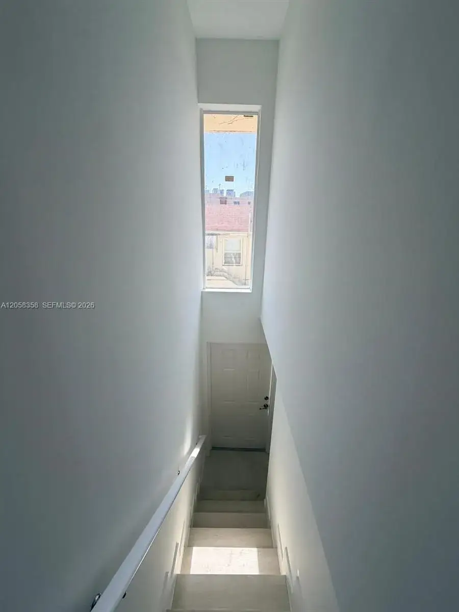 2 bedroom 1 bath Residential Lease for rent at 921 SW 7th St # 3, Miami FL 33130
