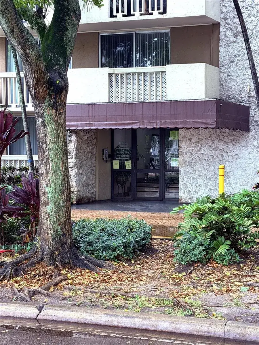 2 bedroom 2 bath Residential for sale at 1800 Sans Souci Blvd # 336, North Miami FL 33181