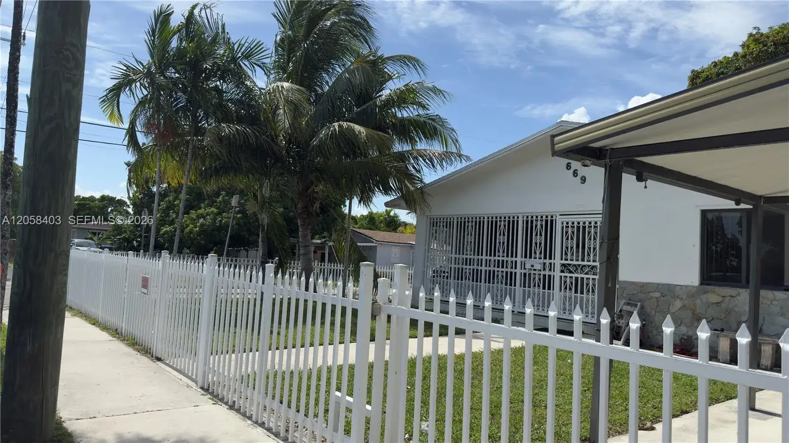 669 W 23rd St, Hialeah FL 33010