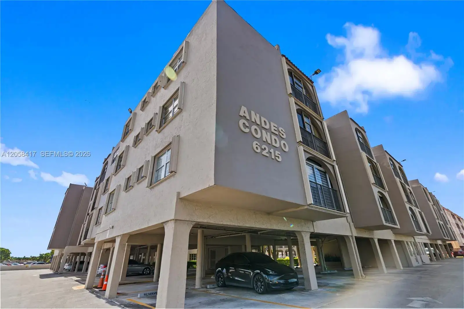 2 bedroom 2 bath Residential for sale at 6215 W 20th Ave # 402, Hialeah FL 33012