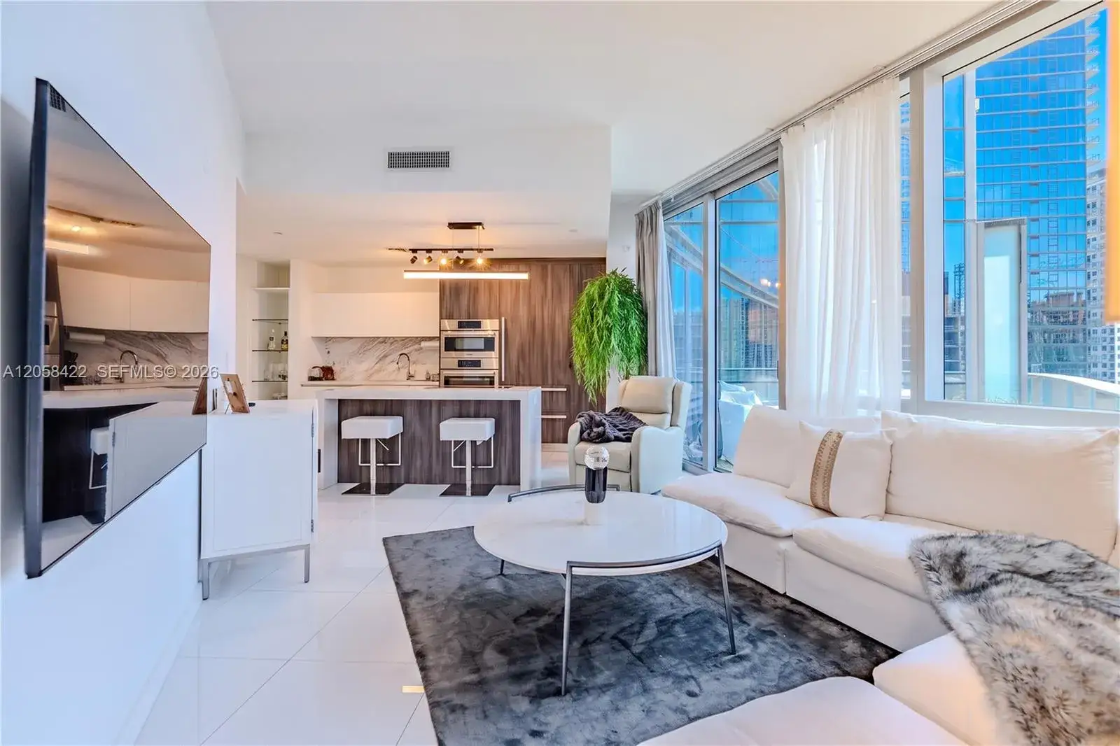 1 bedroom 1 bath Residential Lease for rent at 851 NE 1st Ave # 1802, Miami FL 33132