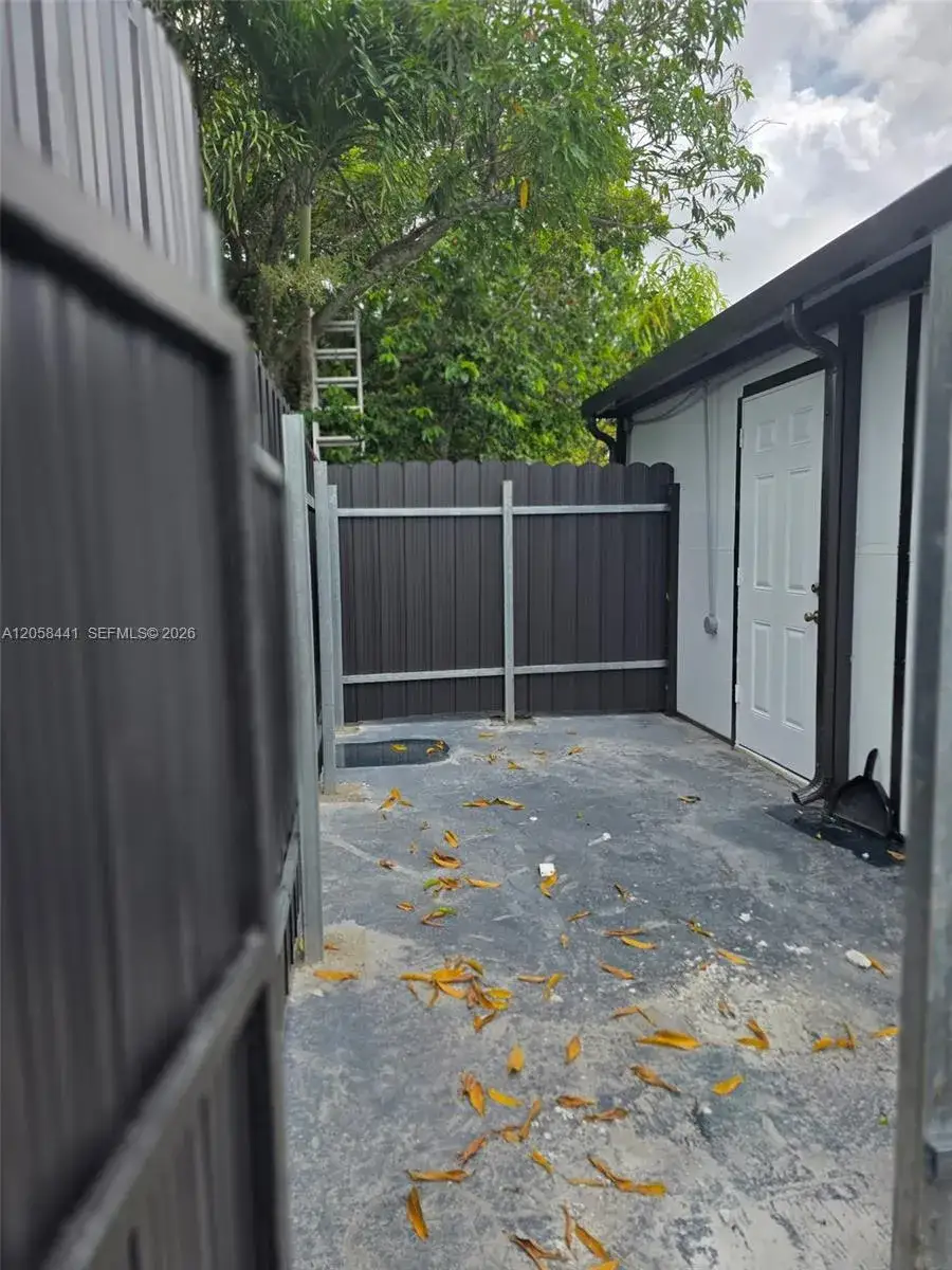 1 bedroom 1 bath Residential Lease for rent at 19393 NW 30ct, Miami Gardens FL 33023