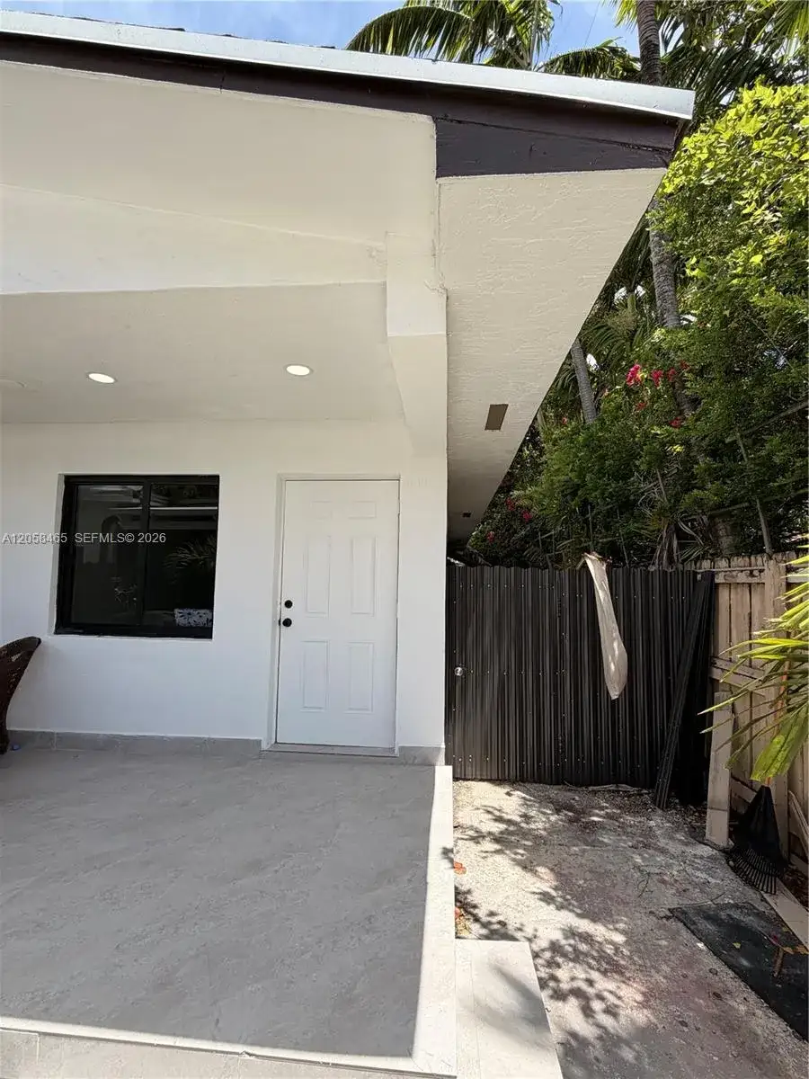 2 bedroom 1 bath Residential Lease for rent at 3115 SW 18th St # 3117, Miami FL 33145