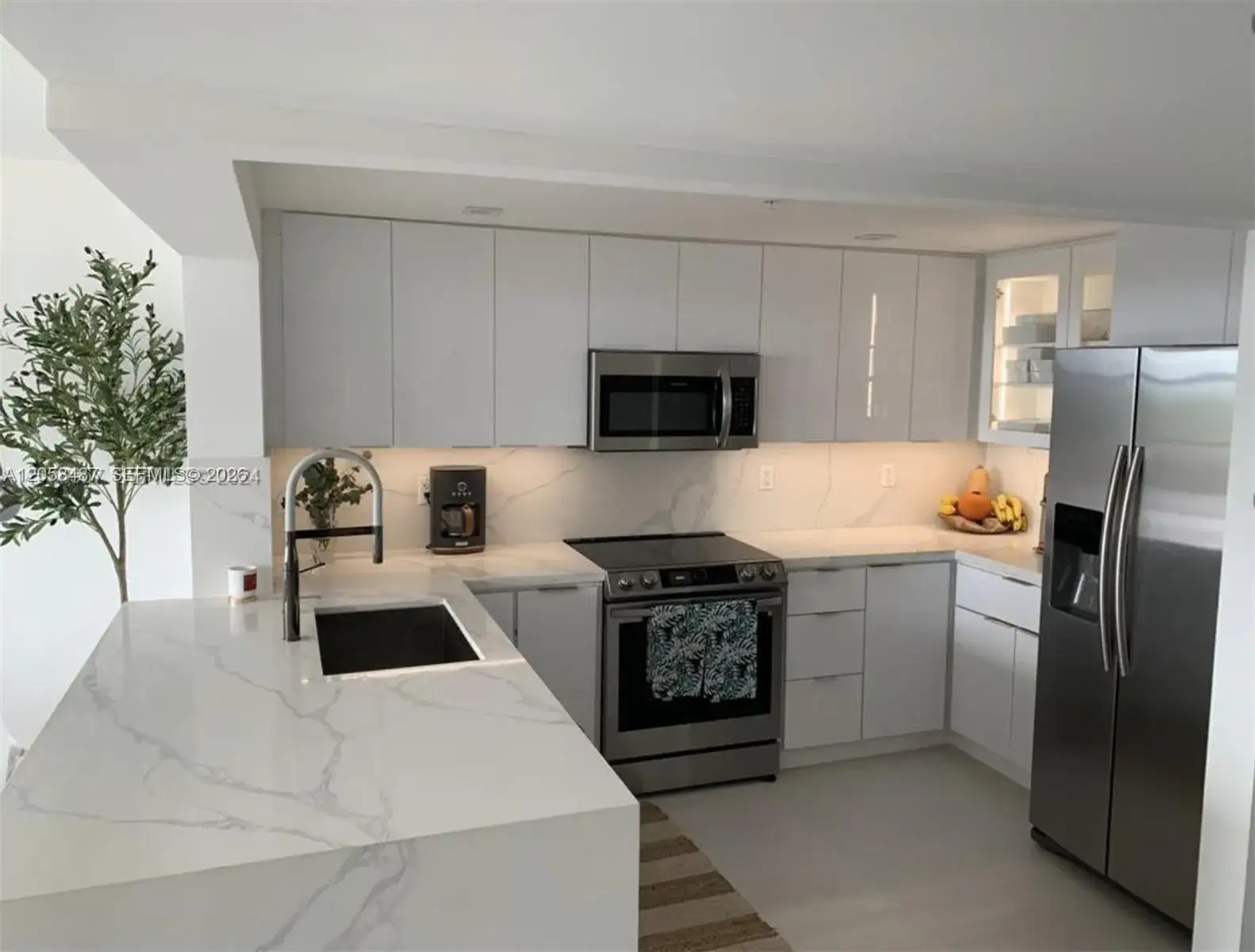2 bedroom 2 bath Residential Lease for rent at 2555 Collins Ave # 1906, Miami Beach FL 33140