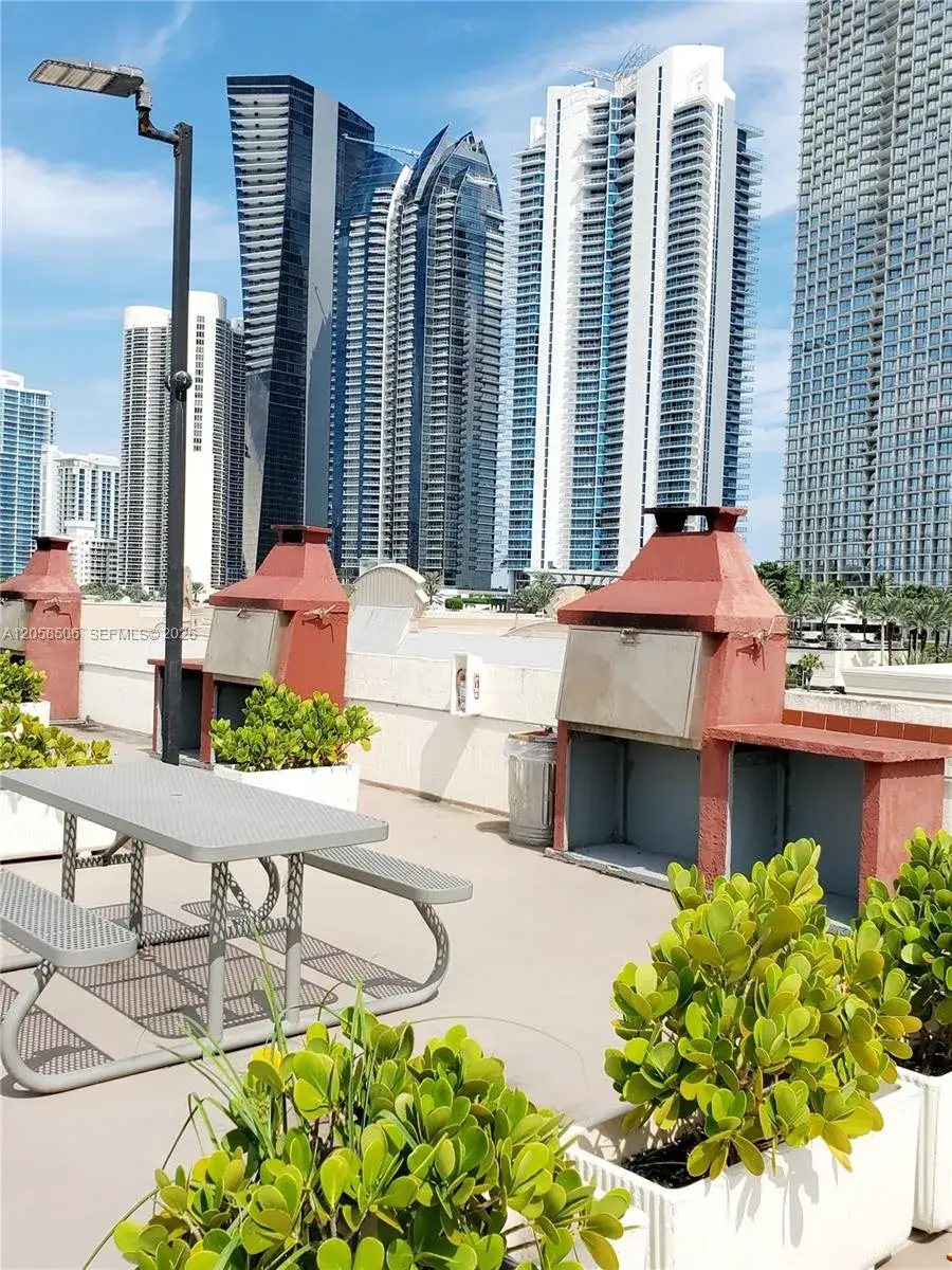 1 bedroom 1 bath Residential Lease for rent at 17021 N Bay Rd # 618, Sunny Isles Beach FL 33160