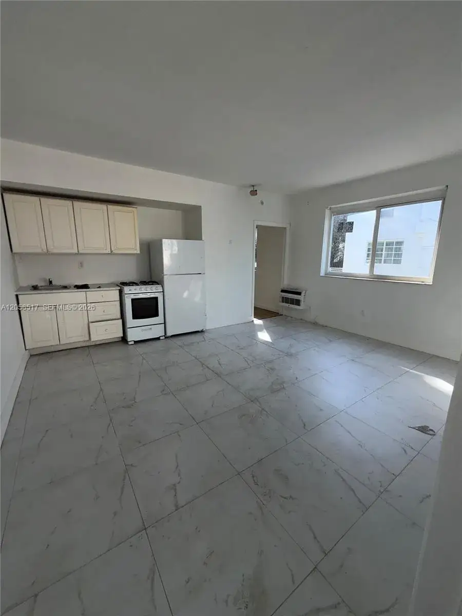 1 bedroom 1 bath Residential Lease for rent at 1026 Euclid Ave # 10, Miami Beach FL 33139