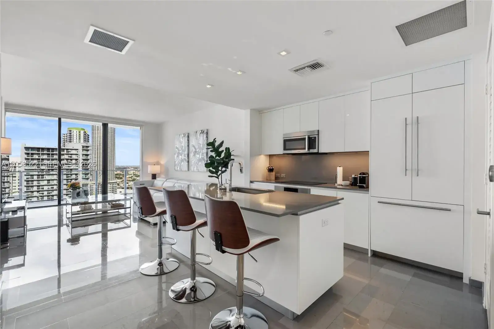 1 bedroom 1 bath Residential Lease for rent at 68 SE 6th St # 2306, Miami FL 33131
