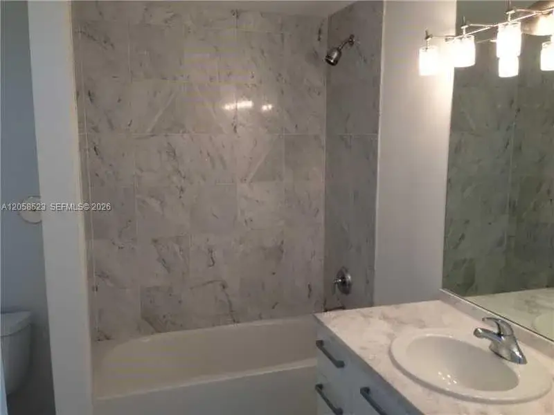 1 bath Residential Lease for rent at 244 BISCAYNE BL # 250, Miami FL 33132
