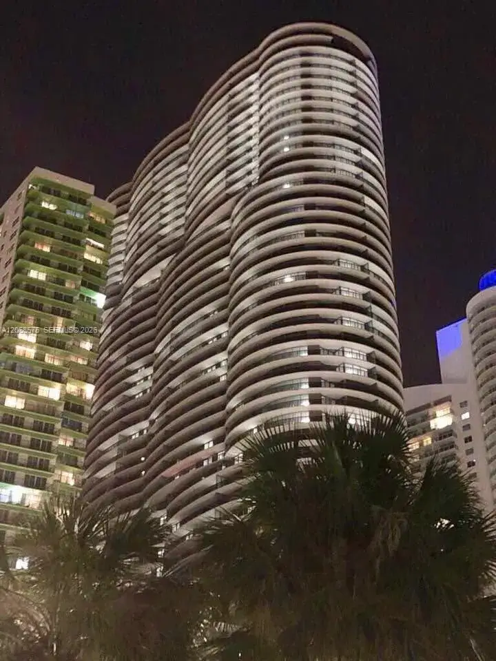 2 bedroom 2 bath Residential Lease for rent at 488 NE 18th St # 1701, Miami FL 33132