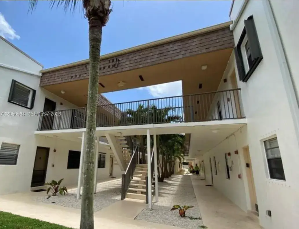 1 bedroom 1 bath Residential for sale at 8261 SW 128 St # 211, Pinecrest FL 33156