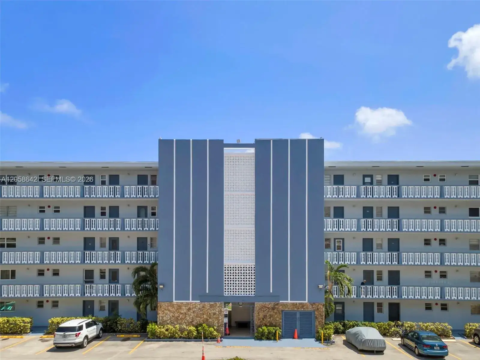 2 bedroom 2 bath Residential for sale at 233 NE 14th Ave # 108, Hallandale Beach FL 33009