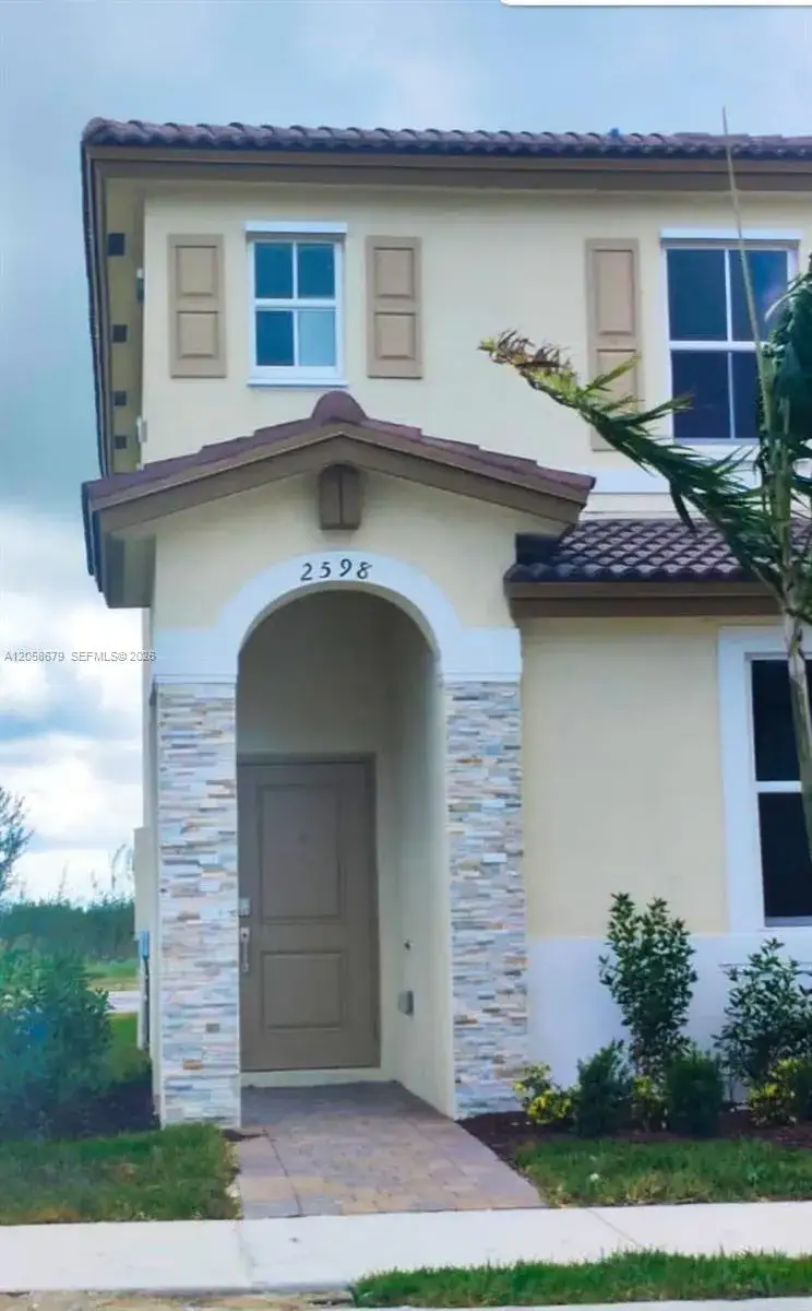 3 bedroom 3 bath Residential Lease for rent at 2598 SE 29th St # 1, Homestead FL 33035