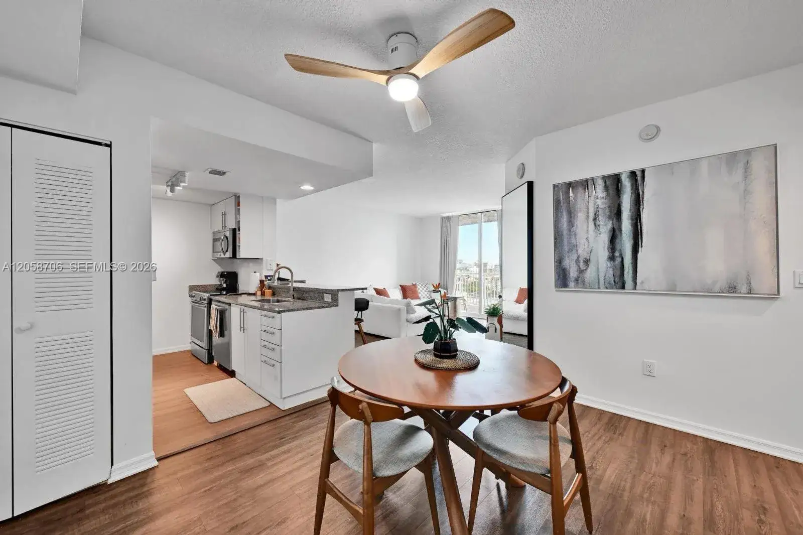 1 bedroom 1 bath Residential Lease for rent at 275 NE 18th St # 1809, Miami FL 33132