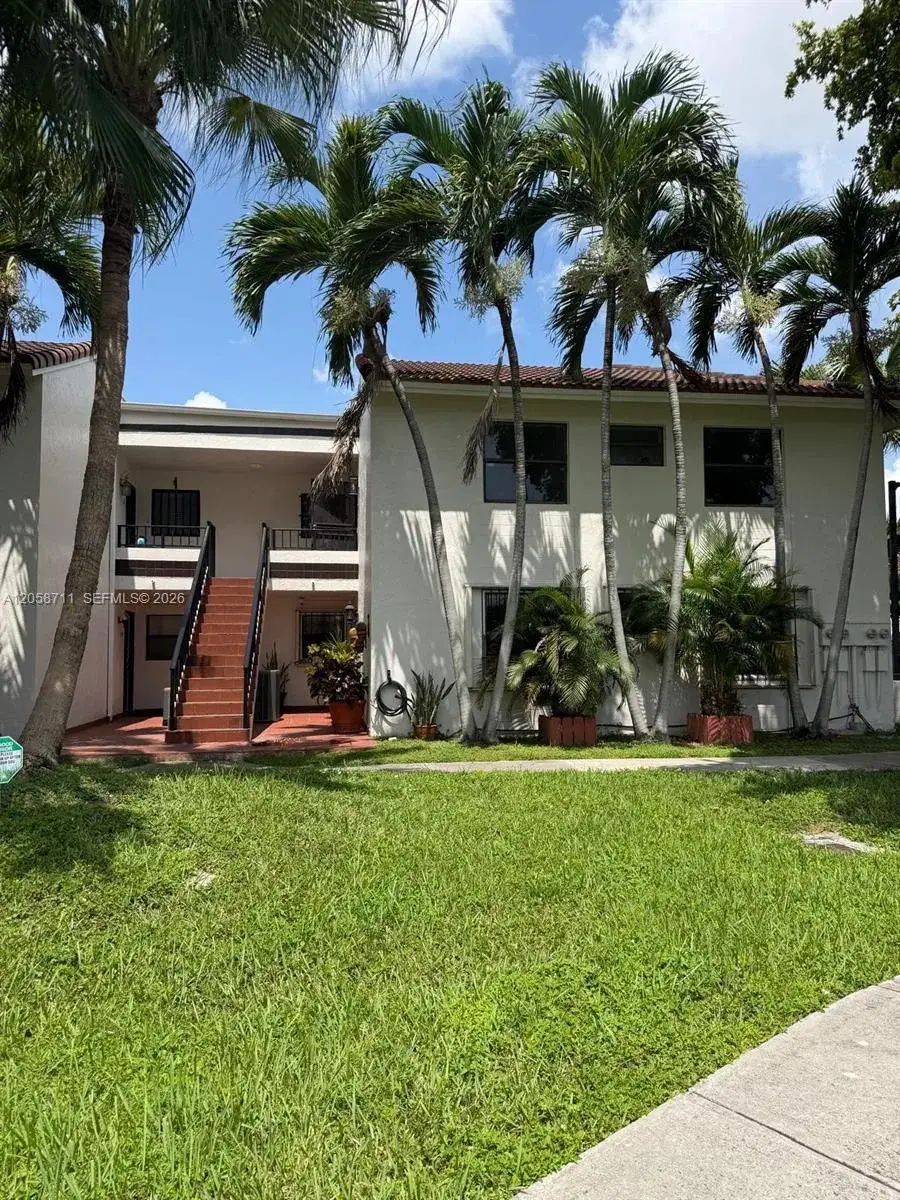 3 bedroom 2 bath Residential Lease for rent at 10875 NW 7th St # 36, Miami FL 33172