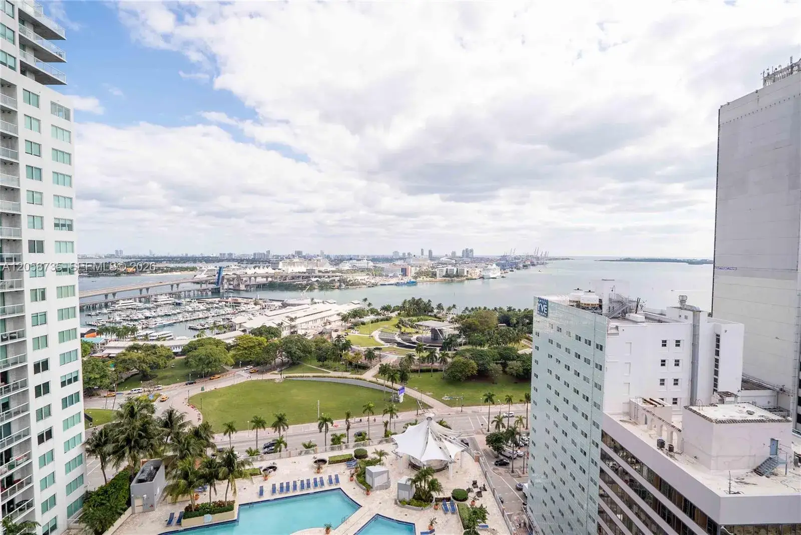1 bedroom 1 bath Residential Lease for rent at 253 NE 2nd St # 2107, Miami FL 33132