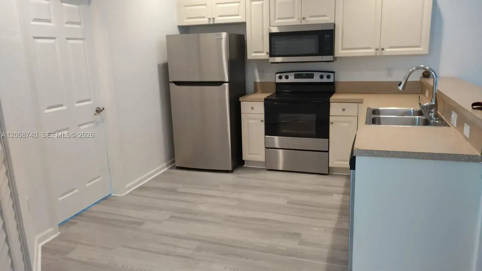 3 bedroom 2 bath Residential for sale at 1960 Freeport Ln # 1960, Riviera Beach FL 33404