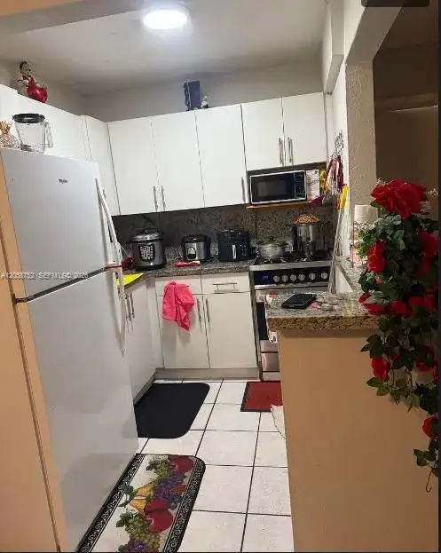 2 bedroom 1 bath Residential Lease for rent at 1330 W 54th St # 221C, Hialeah FL 33012